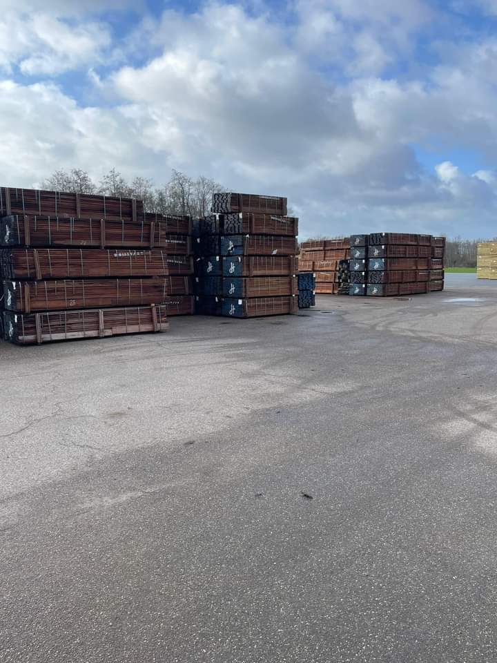 Damwand planken 40mm dik Hardhout per m2 - Wal-beschoeiing.nl