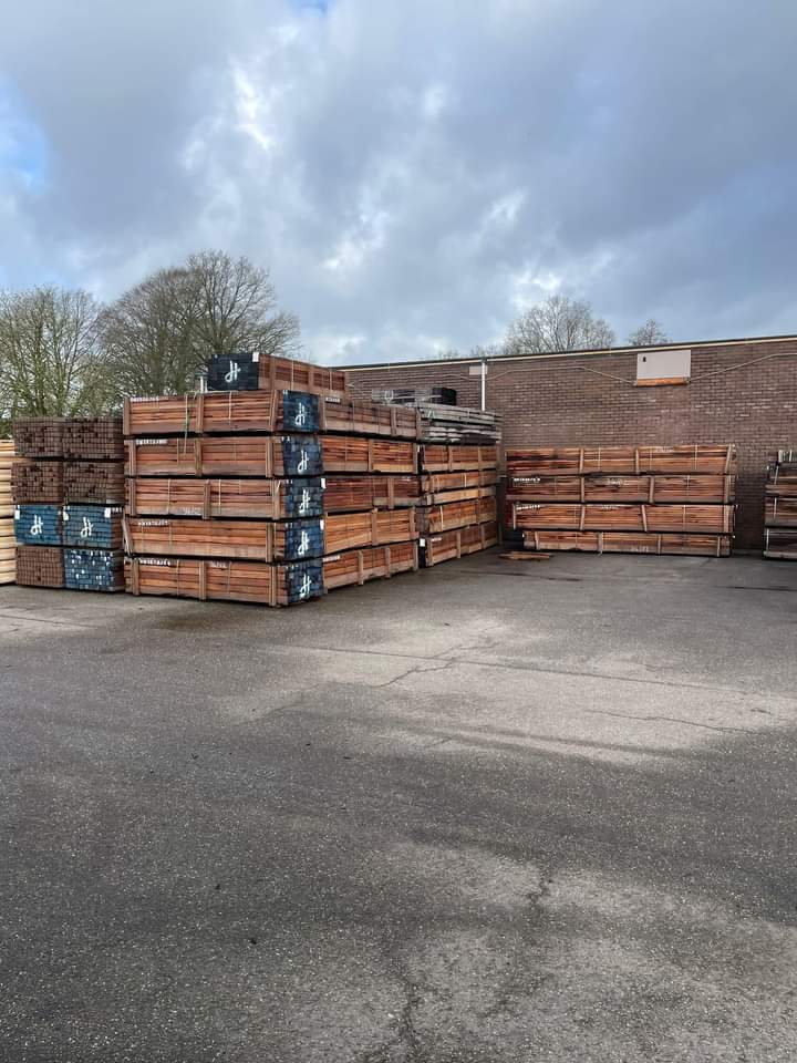 Damwand planken 40mm dik Hardhout per m2 - Wal-beschoeiing.nl