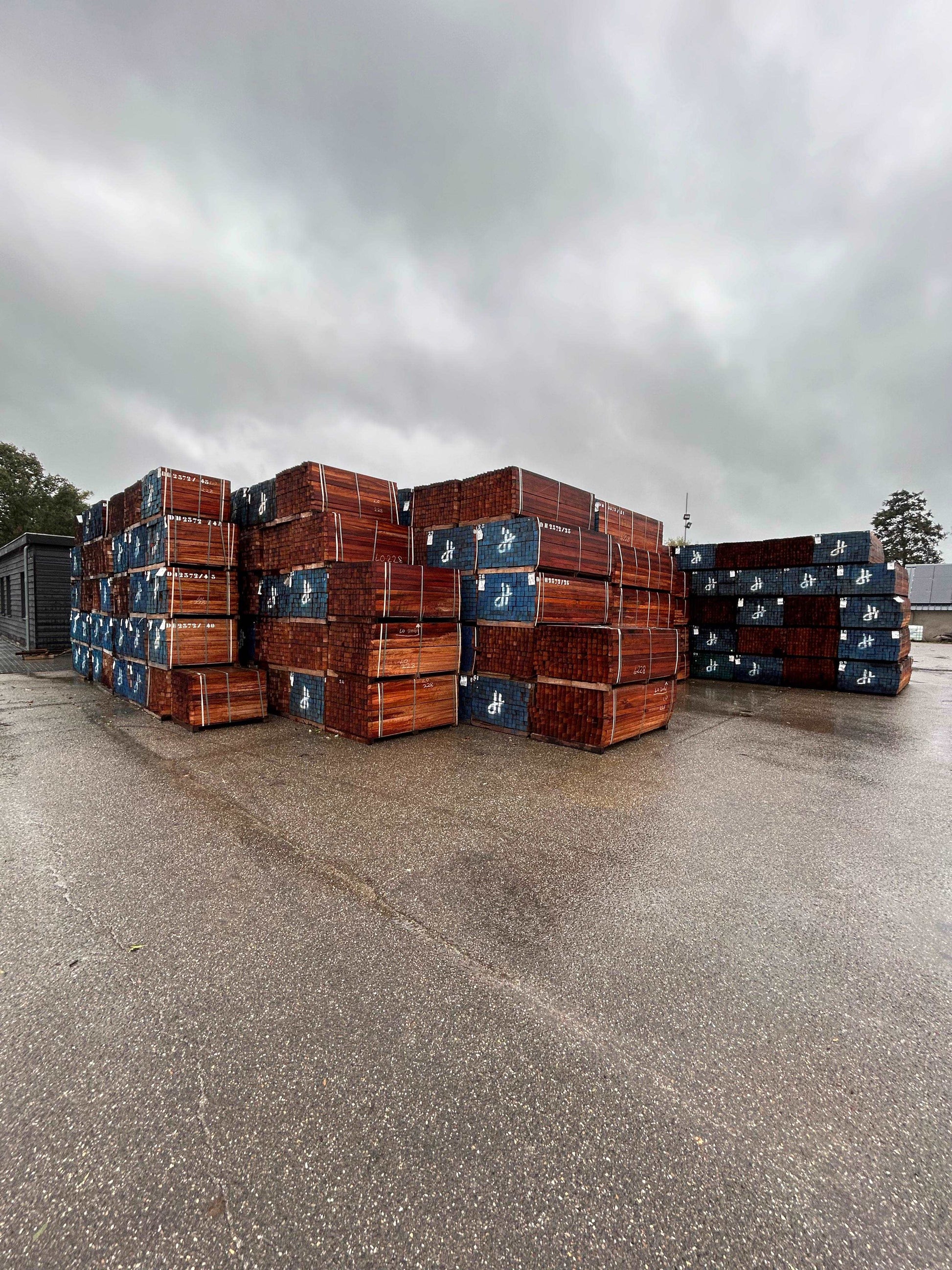 70 x 70 Hardhouten palen - Wal-beschoeiing.nl