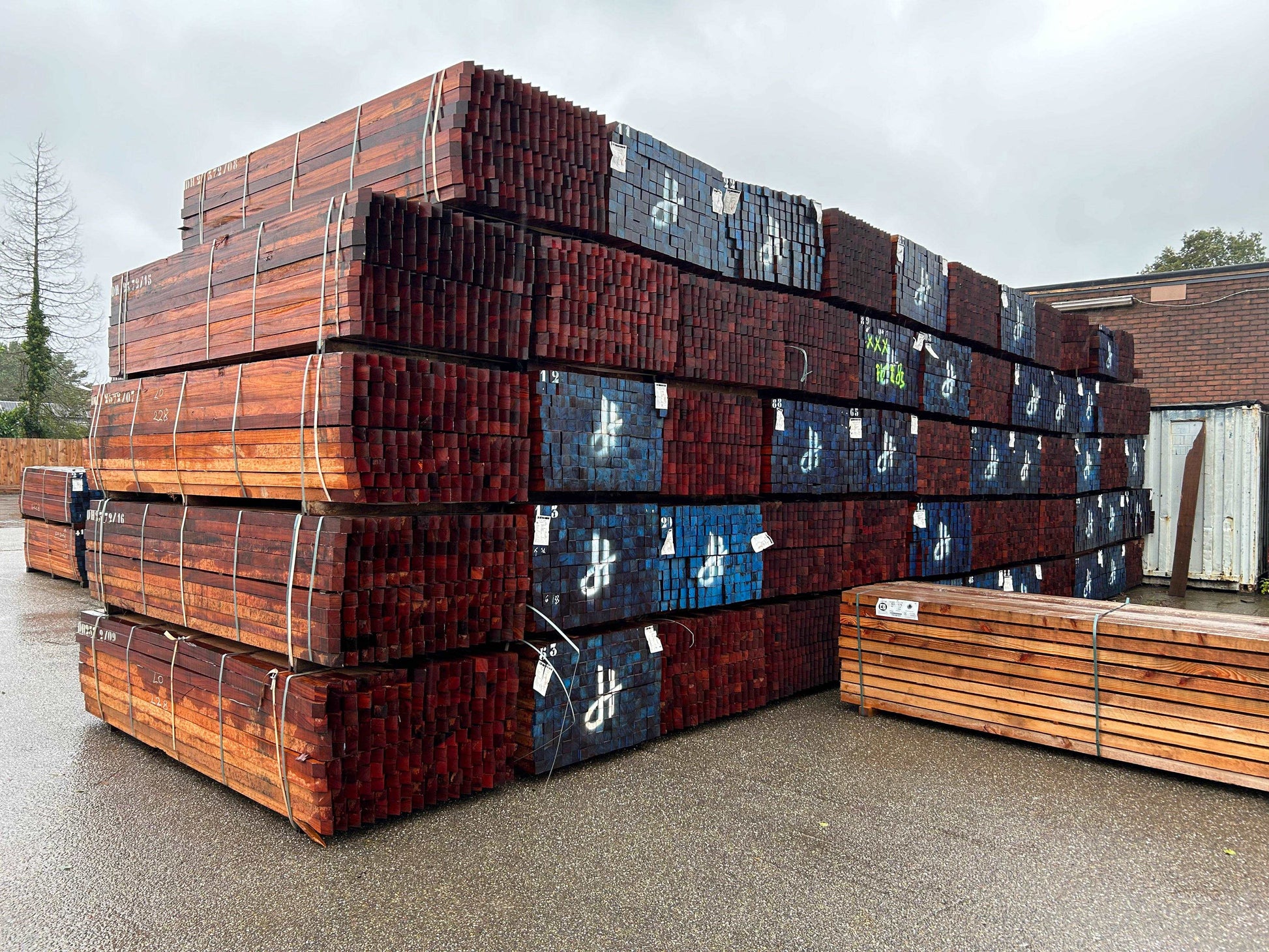 70 x 70 Hardhouten palen - Wal-beschoeiing.nl