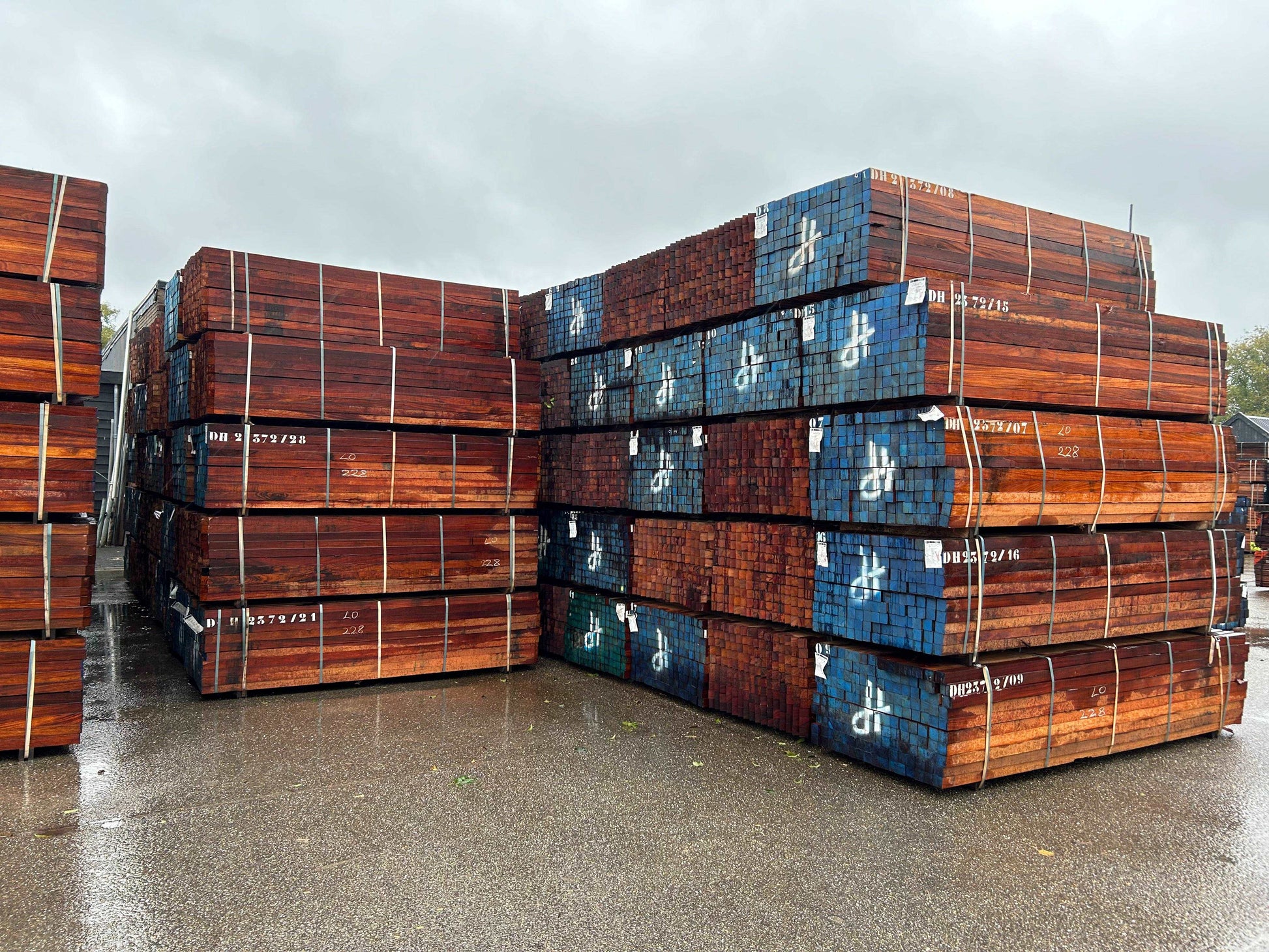70 x 70 Hardhouten palen - Wal-beschoeiing.nl